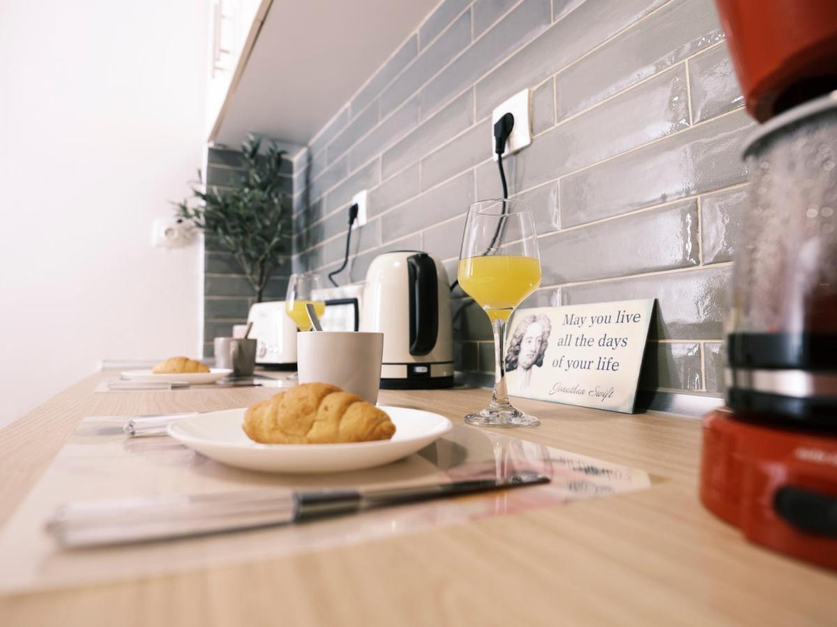 "Under The Olive Tree"- Beautiful Apartment In The Heart Of Атина Екстериор снимка